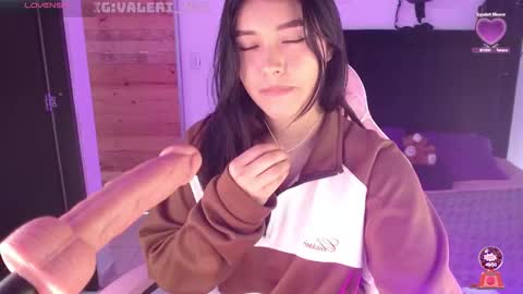 Snapshot of moonbella_bell chatting on December 2025 02:37:01 PM bell online show from December 2025 02:37:01 PM