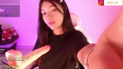 Snapshot of moonbella_bell chatting on June 2026 12:01:02 AM bell online show from June 2026 12:01:02 AM