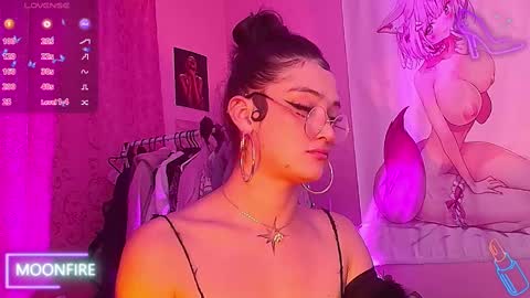 Snapshot of moonfiredance chatting on September 2025 07:02:01 AM Nicky online show from September 2025 07:02:01 AM