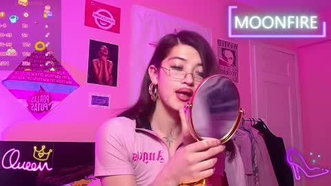 Snapshot of moonfiredance chatting on April 2026 10:53:01 AM Nicky online show from April 2026 10:53:01 AM