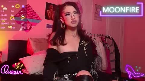 Snapshot of moonfiredance chatting on April 2026 05:43:02 AM Nicky online show from April 2026 05:43:02 AM