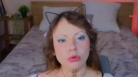 Snapshot of moonhaze_ chatting on May 2026 10:20:02 AM Erica online show from May 2026 10:20:02 AM