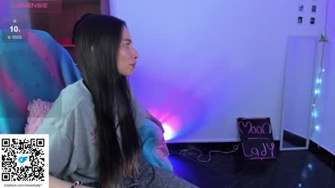 Snapshot of moonlady_ chatting on December 2024 03:25:01 AM MOON online show from December 2024 03:25:01 AM