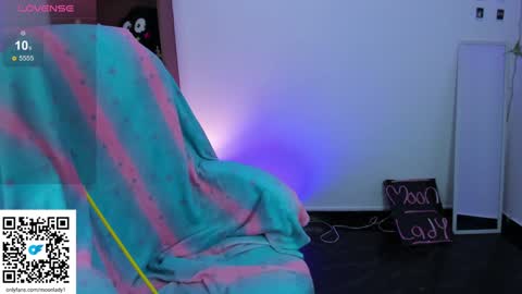 Snapshot of moonlady_ chatting on December 2024 03:40:02 AM MOON online show from December 2024 03:40:02 AM