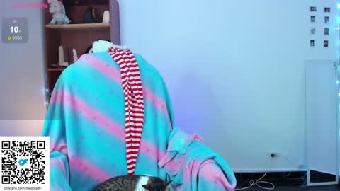 Snapshot of moonlady_ chatting on December 2024 03:04:02 AM MOON online show from December 2024 03:04:02 AM