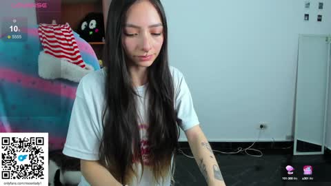 Snapshot of moonlady_ chatting on December 2024 10:35:02 PM MOON online show from December 2024 10:35:02 PM