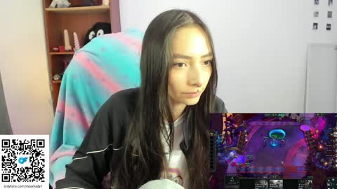 Snapshot of moonlady_ chatting on December 2024 02:39:01 AM MOON online show from December 2024 02:39:01 AM