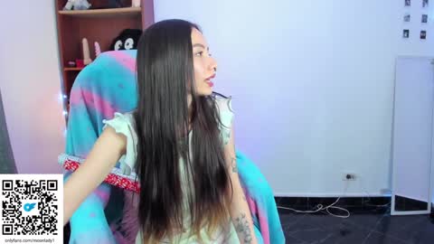 Snapshot of moonlady_ chatting on December 2024 04:22:02 AM MOON online show from December 2024 04:22:02 AM