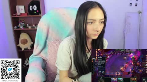 Snapshot of moonlady_ chatting on January 2025 05:20:02 AM MOON online show from January 2025 05:20:02 AM