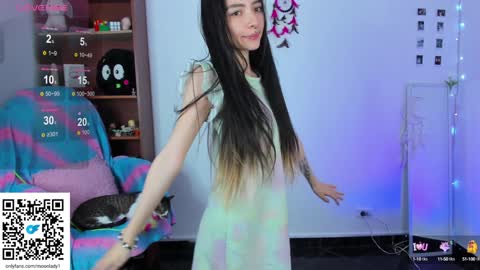 Snapshot of moonlady_ chatting on January 2025 05:21:01 AM MOON online show from January 2025 05:21:01 AM