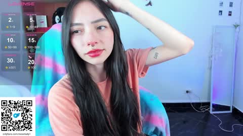 Snapshot of moonlady_ chatting on January 2025 10:19:01 PM MOON online show from January 2025 10:19:01 PM