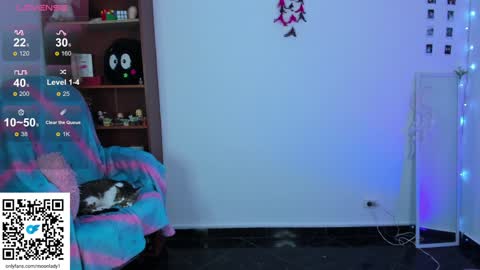 Snapshot of moonlady_ chatting on January 2025 01:21:01 AM MOON online show from January 2025 01:21:01 AM