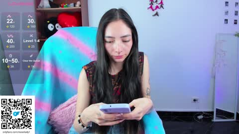 Snapshot of moonlady_ chatting on January 2025 09:07:01 PM MOON online show from January 2025 09:07:01 PM