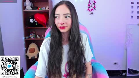 Snapshot of moonlady_ chatting on January 2025 08:22:02 PM MOON online show from January 2025 08:22:02 PM