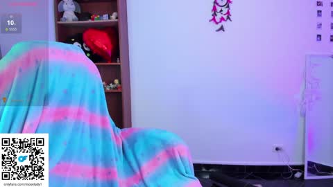 Snapshot of moonlady_ chatting on January 2025 11:24:01 PM MOON online show from January 2025 11:24:01 PM