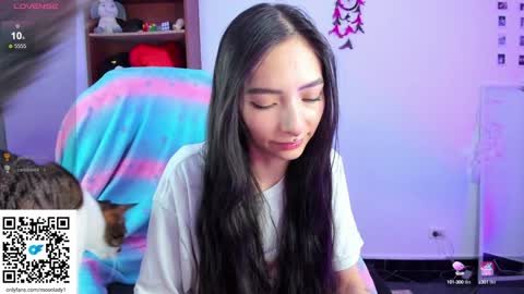 Snapshot of moonlady_ chatting on February 2025 02:37:01 AM MOON online show from February 2025 02:37:01 AM