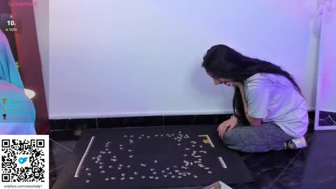 Snapshot of moonlady_ chatting on February 2025 05:39:01 AM MOON online show from February 2025 05:39:01 AM