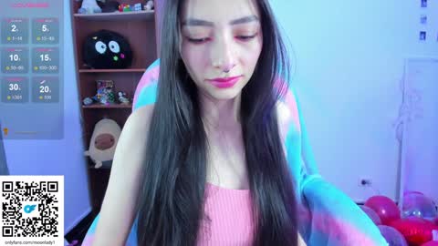 Snapshot of moonlady_ chatting on February 2025 11:21:02 PM MOON online show from February 2025 11:21:02 PM