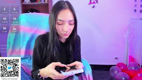 Snapshot of moonlady_ chatting on February 2025 12:08:02 AM MOON online show from February 2025 12:08:02 AM