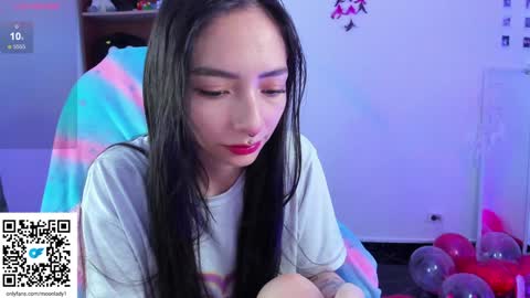 Snapshot of moonlady_ chatting on February 2025 11:27:01 PM MOON online show from February 2025 11:27:01 PM