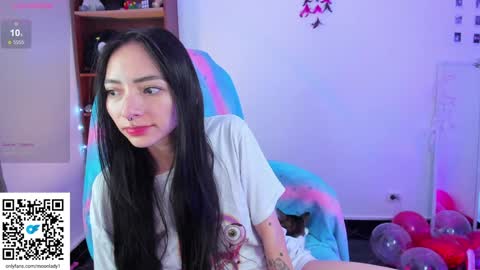 Snapshot of moonlady_ chatting on February 2025 02:29:02 AM MOON online show from February 2025 02:29:02 AM