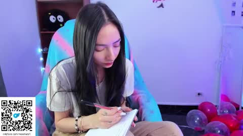 Snapshot of moonlady_ chatting on February 2025 03:40:01 AM MOON online show from February 2025 03:40:01 AM