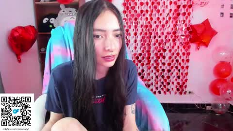 Snapshot of moonlady_ chatting on February 2025 02:39:02 AM MOON online show from February 2025 02:39:02 AM