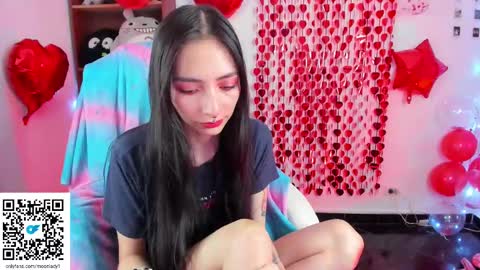 Snapshot of moonlady_ chatting on February 2025 03:42:01 AM MOON online show from February 2025 03:42:01 AM