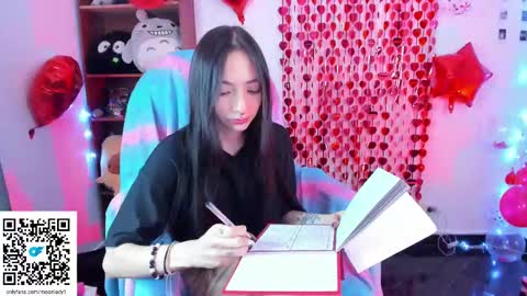 Snapshot of moonlady_ chatting on February 2025 03:23:01 AM MOON online show from February 2025 03:23:01 AM