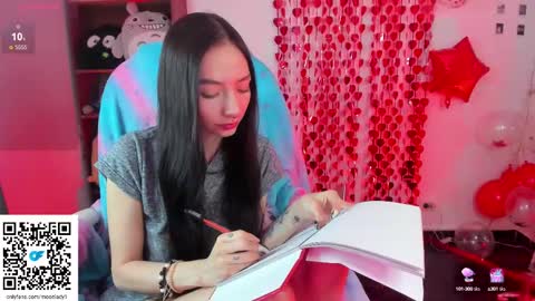 Snapshot of moonlady_ chatting on February 2025 11:19:02 PM MOON online show from February 2025 11:19:02 PM