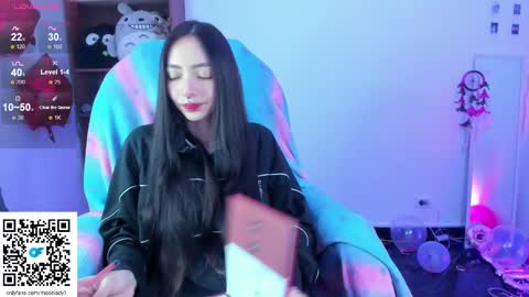 Snapshot of moonlady_ chatting on March 2025 02:46:02 AM MOON online show from March 2025 02:46:02 AM