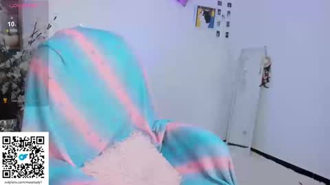 Snapshot of moonlady_ chatting on September 2025 11:49:02 PM MOON online show from September 2025 11:49:02 PM