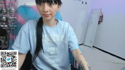 Snapshot of moonlady_ chatting on September 2025 11:04:02 PM MOON online show from September 2025 11:04:02 PM