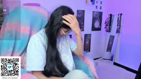 Snapshot of moonlady_ chatting on October 2025 06:10:01 AM MOON online show from October 2025 06:10:01 AM