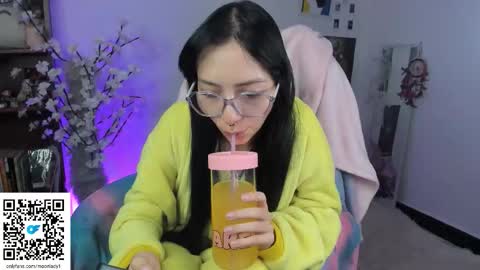 Snapshot of moonlady_ chatting on November 2025 04:07:02 AM MOON online show from November 2025 04:07:02 AM