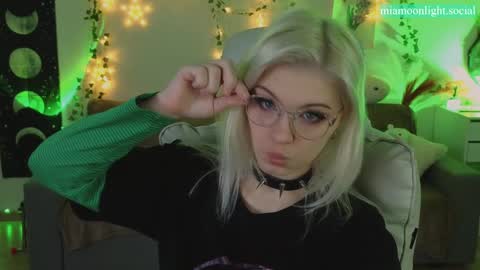 Mia   online show from January 2025 04:33:02 PM