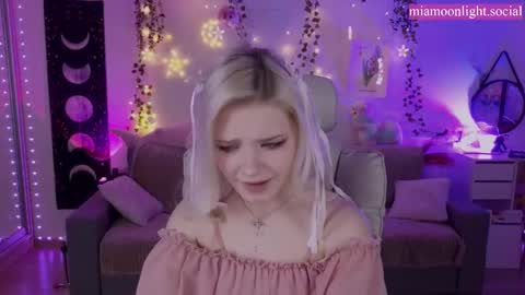 Mia   online show from March 2025 05:11:02 PM