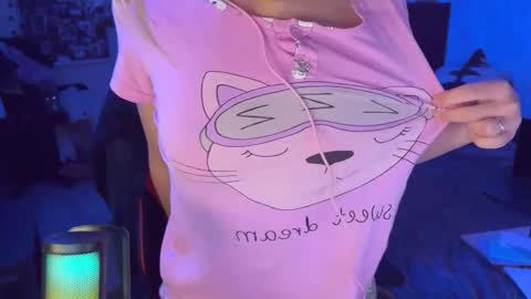 Mia   online show from October 2025 09:37:01 PM