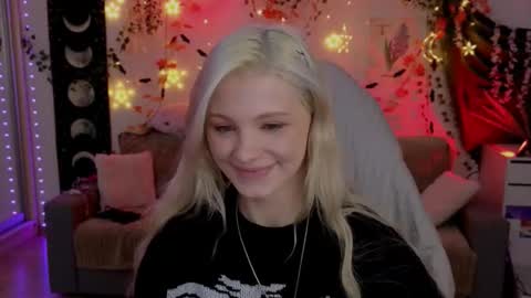 Mia   online show from October 2025 06:09:01 PM