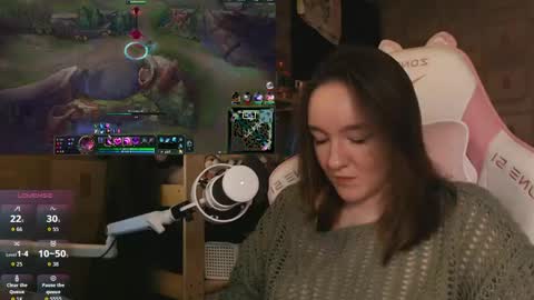 Snapshot of moonlish_siren chatting on April 2026 10:43:02 PM Katrin online show from April 2026 10:43:02 PM