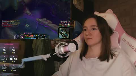 Snapshot of moonlish_siren chatting on April 2026 10:37:02 PM Katrin online show from April 2026 10:37:02 PM