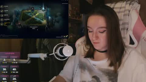 Snapshot of moonlish_siren chatting on April 2026 09:21:02 PM Katrin online show from April 2026 09:21:02 PM