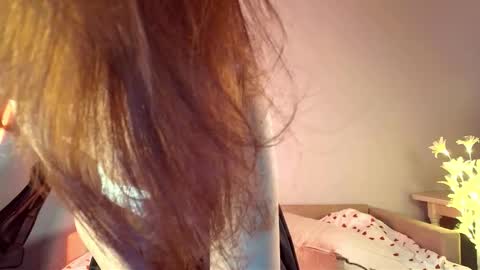 Snapshot of moonmimmi chatting on February 2026 04:35:02 AM moonmimmi online show from February 2026 04:35:02 AM