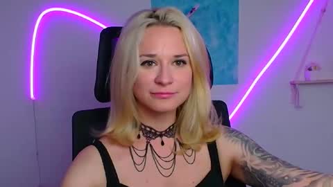 Snapshot of moonsusanna chatting on May 2026 11:37:01 AM Susanna online show from May 2026 11:37:01 AM