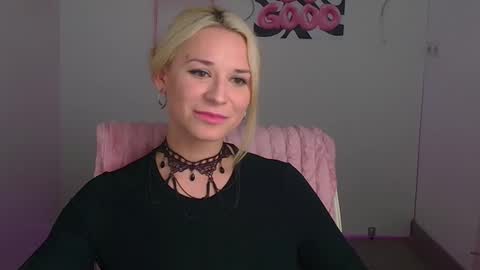 Snapshot of moonsusanna chatting on May 2026 11:38:02 AM Susanna online show from May 2026 11:38:02 AM