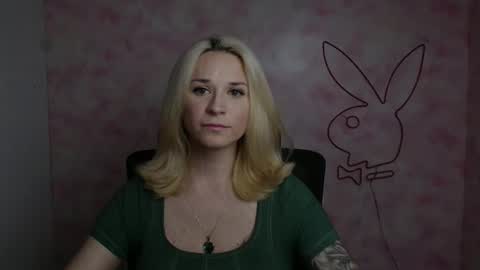 Snapshot of moonsusanna chatting on May 2026 11:28:01 AM Susanna online show from May 2026 11:28:01 AM