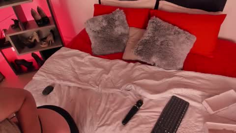 Snapshot of moony_14 chatting on October 2025 12:41:02 PM Michelle online show from October 2025 12:41:02 PM