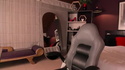 Snapshot of moony_14 chatting on February 2026 12:01:02 PM Michelle online show from February 2026 12:01:02 PM