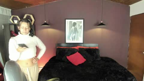 Snapshot of moony_14 chatting on April 2026 12:17:01 PM Michelle online show from April 2026 12:17:01 PM