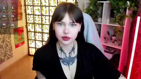 Morana online show from October 2025 02:22:02 AM